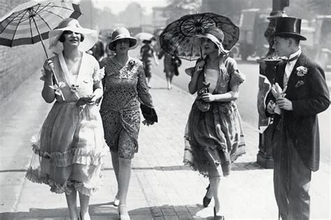 1920s Fashion: Coco Chanel & La Garconne Style 